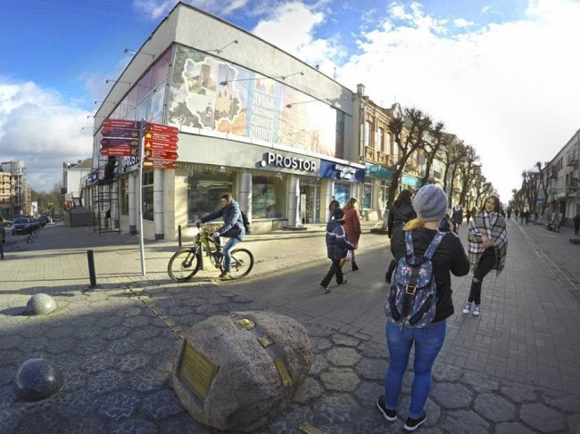 У Луцьку оголосили війну балагану з вивісками