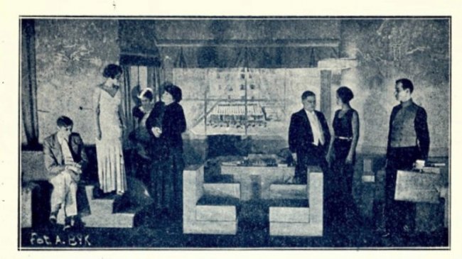 Вистава «Мадемуазель»