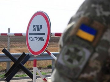 В Україні змінили правила виїзду за кордон для водіїв-волонтерів та водіїв перевізників