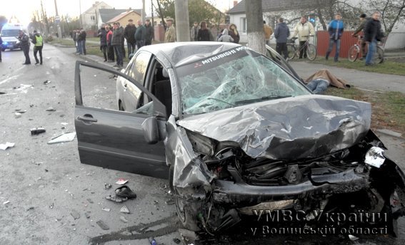 У жахливій аварії на Володимирській - ще одна смерть. ФОТО