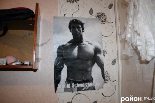 Гуртожитські дівчата люблять міцних хлопців