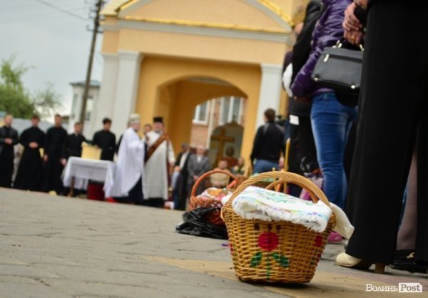 У Луцьку святять паску. ФОТО