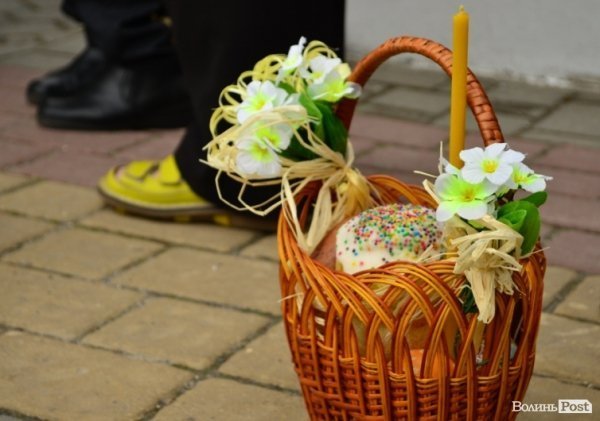 У Луцьку святять паску. ФОТО