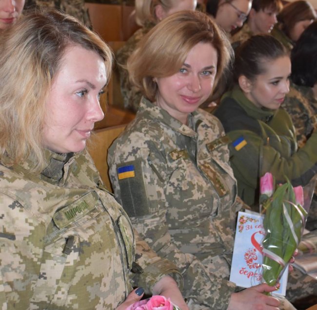 (Не) жіноче обличчя війни: як вітали військових з волинської бригади. ФОТО