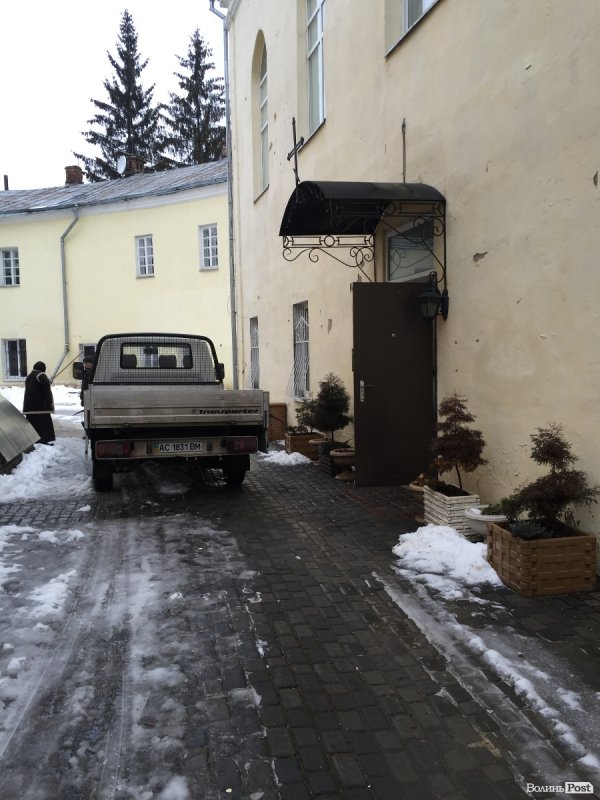 Центральний вхід