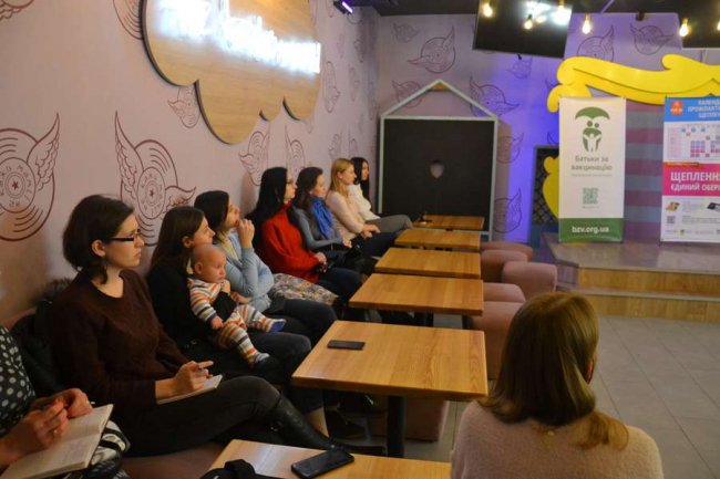 Луцька лікарка розповіла, чи безпечно робити щеплення дитині індійською вакциною