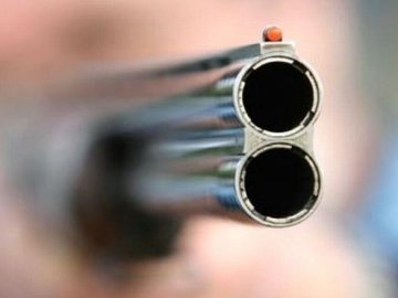 Батько під час бійки  з рушниці застрелив сина 