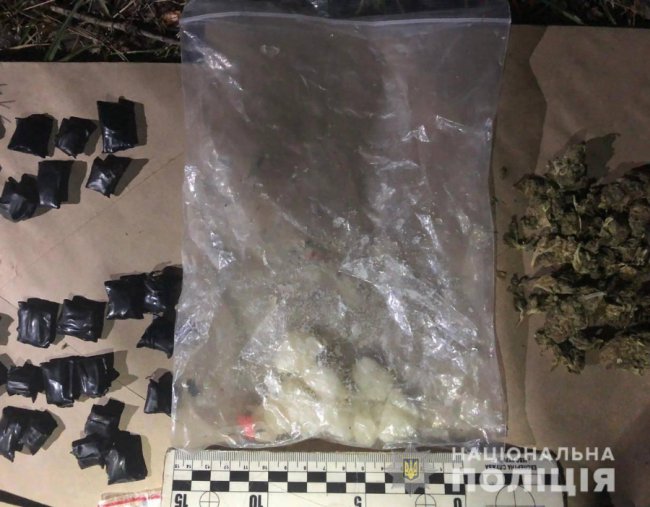 Залишав наркотики у спеціальних схованках у лісі: на Волині на блокпосту затримали 34-річного «закладчика». ФОТО