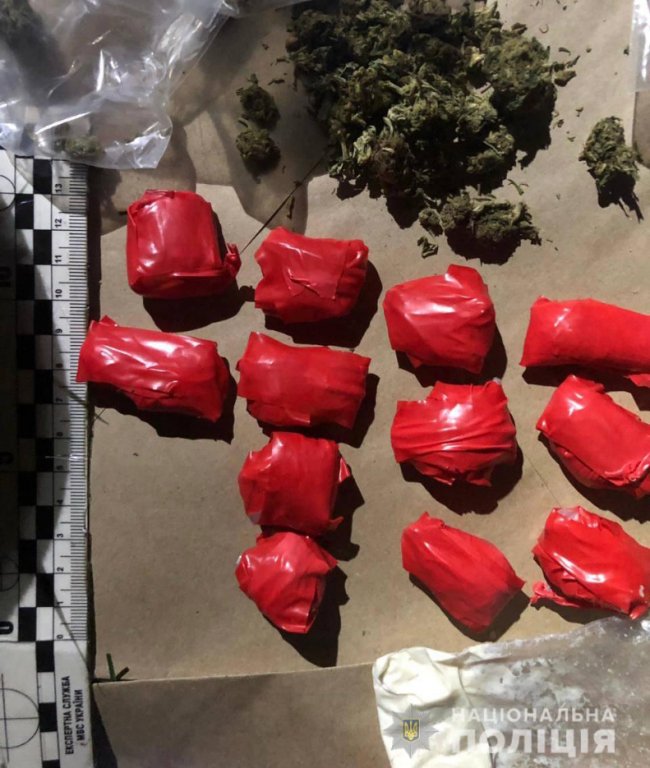 Залишав наркотики у спеціальних схованках у лісі: на Волині на блокпосту затримали 34-річного «закладчика». ФОТО