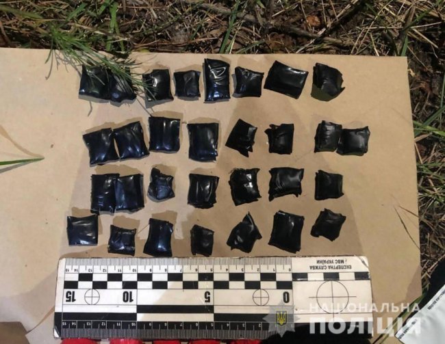 Залишав наркотики у спеціальних схованках у лісі: на Волині на блокпосту затримали 34-річного «закладчика». ФОТО