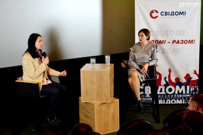 «Головне – не скиглити»: з лучанами зустрілася народна депутатка. ФОТО