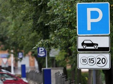 У Луцьку запустили мобільний додаток оплати за користування комунальною парковкою. ВІДЕО