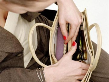 На Волині у пенсіонерки вкрали 500 доларів