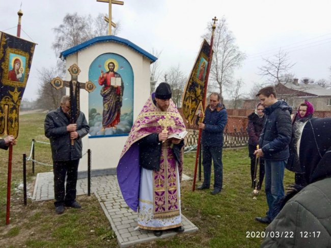 На Волині священники і прихожани пройшлися хресним ходом центром села. ФОТО
