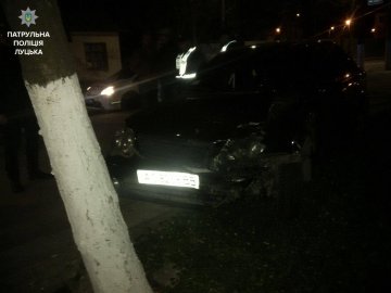 П’яний водій виїхав на тротуар та «загальмував» у стіну: подробиці аварії в Луцьку