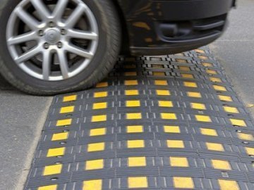 Луцький перехід, на якому авто збило хлопчика, просять обладнати «лежачими поліцейськими»