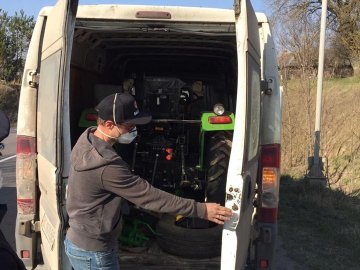 На карантинному посту на Волині вилучили трактор без документів 