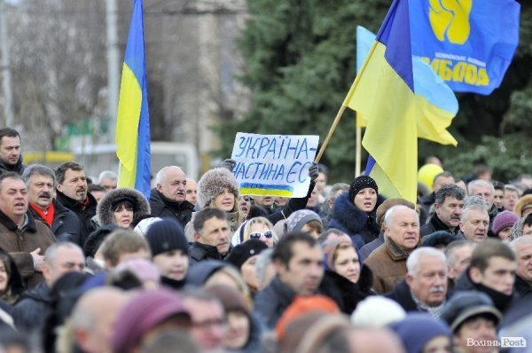 Віче на луцькому Євромайдані. ФОТО