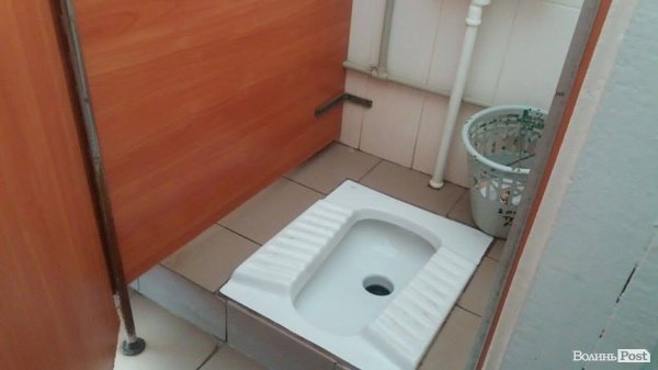 Чи змінилася ситуація в луцьких шкільних вбиральнях. ФОТО