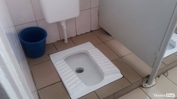 Чи змінилася ситуація в луцьких шкільних вбиральнях. ФОТО