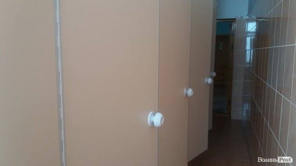 Чи змінилася ситуація в луцьких шкільних вбиральнях. ФОТО