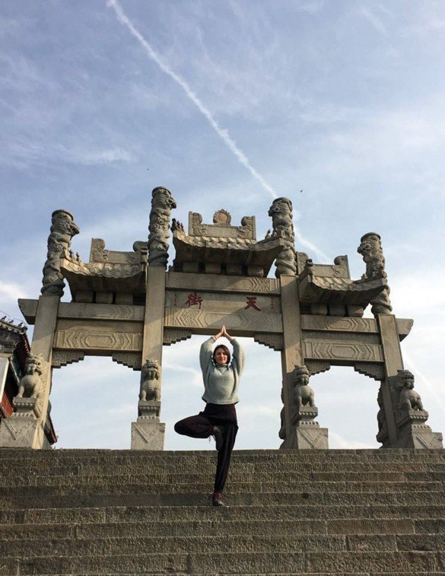 Не миються місяць після пологів і їдять всіляку гидоту: лучанка про тонкощі життя китайців