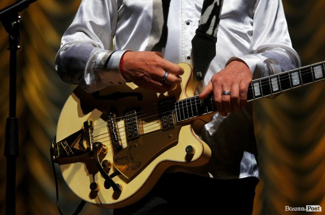 Як на концерті Олега Скрипки в Луцьку збирали гроші на церкву. ФОТО