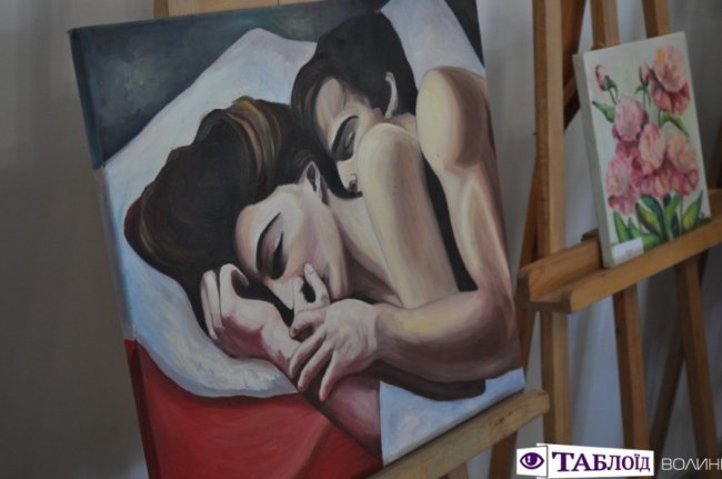У Луцьку відкрили виставку неймовірних картин доньки загиблого героя. ФОТО