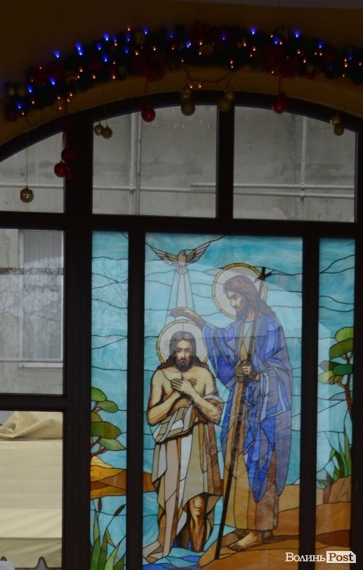 У центрі Луцька освятили воду. ФОТО