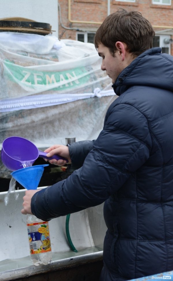 У центрі Луцька освятили воду. ФОТО