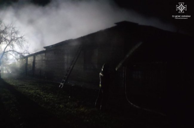 На Волині горіли ремонтна майстерня та господарська споруда