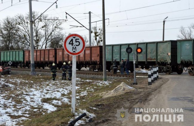 На Волині  автівка зіткнулась із потягом: є постраждалі. ФОТО