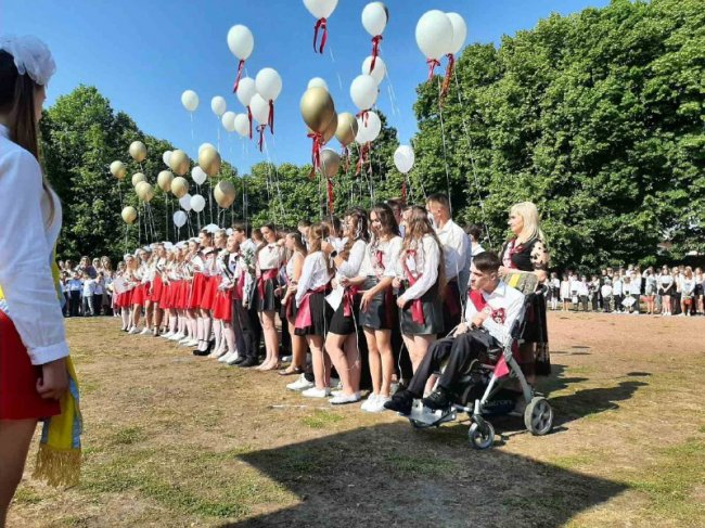 На Волині випускник із важкою формою ДЦП отримав золоту медаль за успіхи в навчанні 