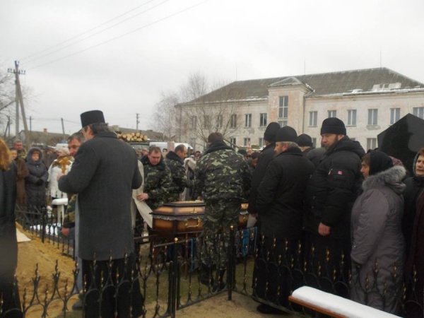 Волинського бійця поховали в день народження. ФОТО
