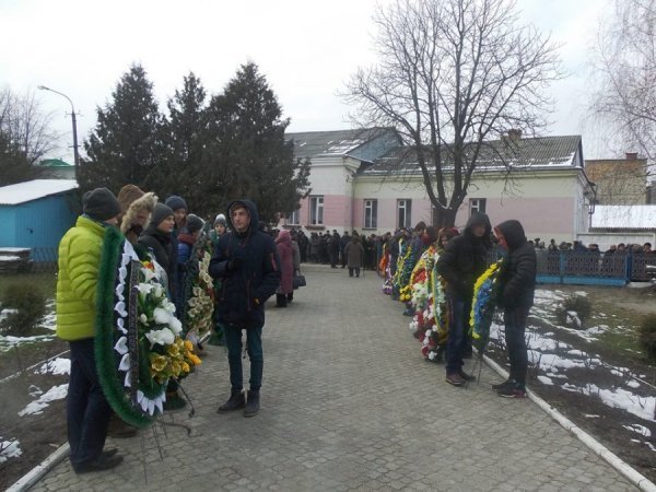 Волинського бійця поховали в день народження. ФОТО