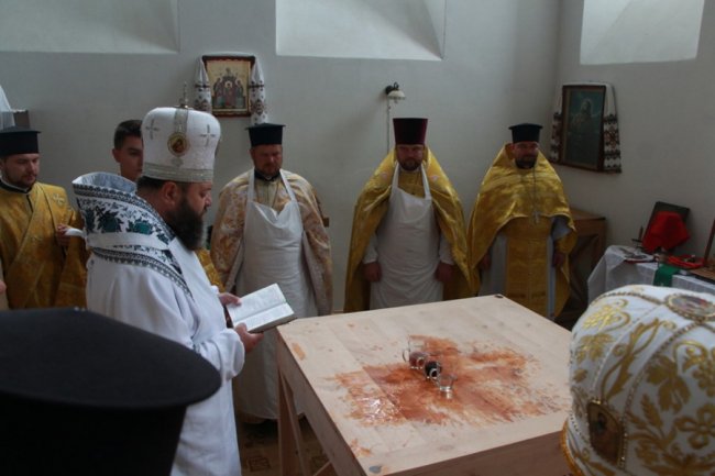 У місті на Волині освятили престол собору та накупольний хрест. ФОТО