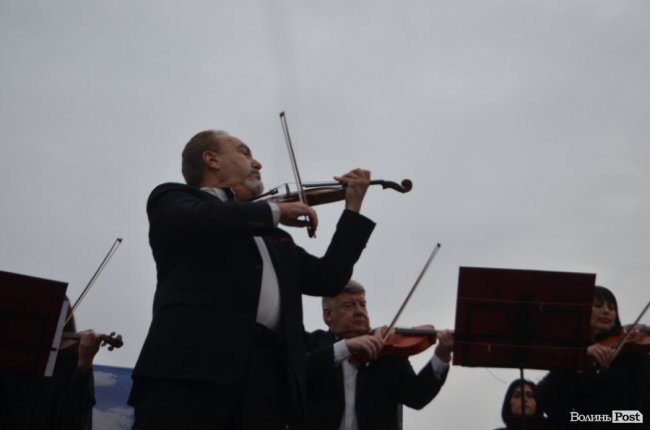 «Симфонія мого міста»: у центрі Луцька грали камерну музику. ФОТО