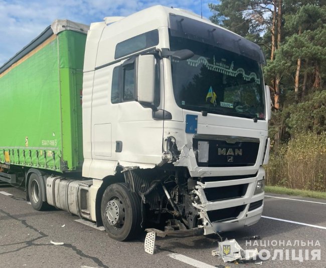 На Волині 29-річний водій наїхав на односельчанина, який лежав на дорозі