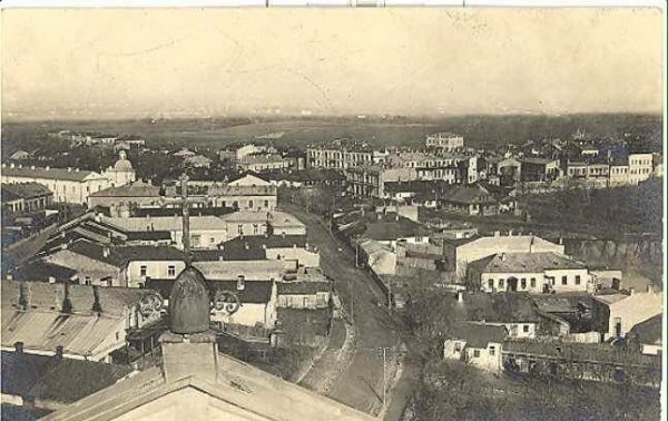 Краєвид із оглядового майданчика на куполі костелу століття тому