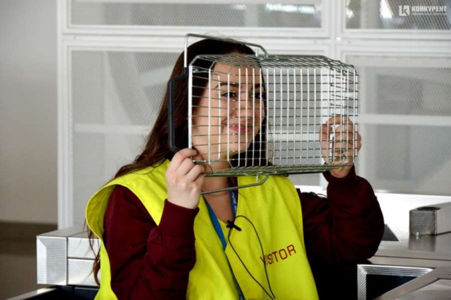 Луцьким школярам показали, як працює великий місцевий завод. ФОТО