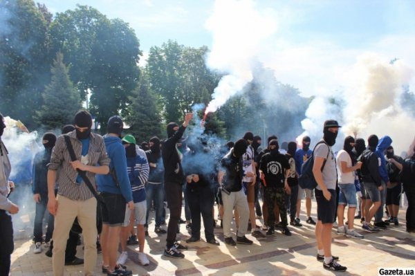 Ультрас домоглися бути на стадіоні під час Кубка. ФОТО. ВІДЕО