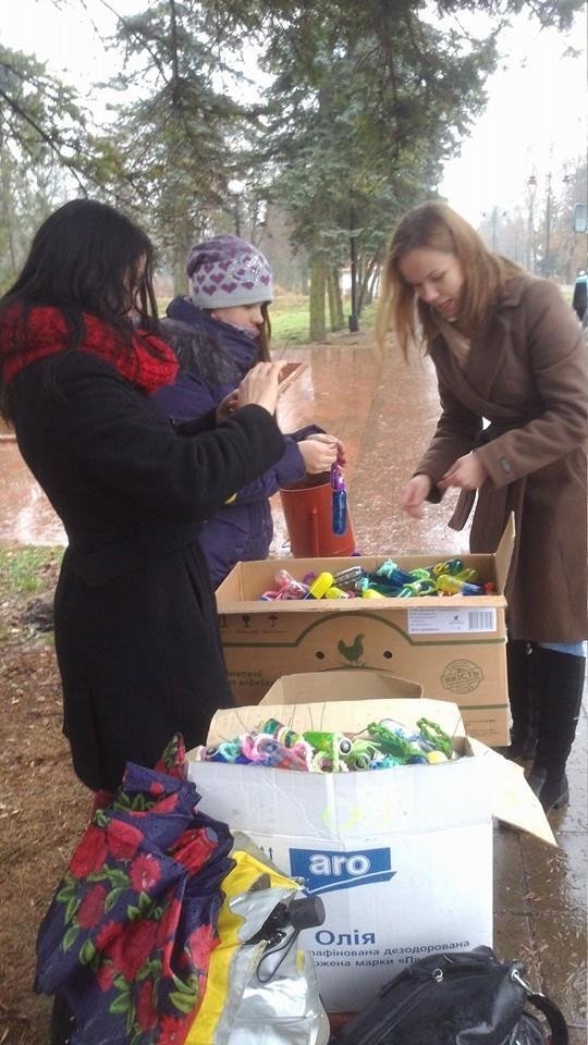 У Луцьку прикрашали еко-ялинку. ФОТО