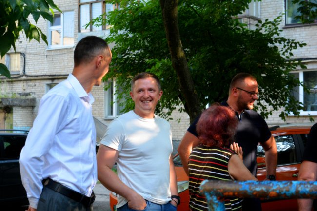 Нові паркомісця, LED-освітлення та дитячий майданчик: відремонтують один з найгірших дворів Луцька