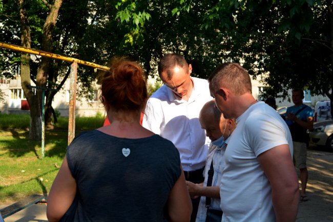 Нові паркомісця, LED-освітлення та дитячий майданчик: відремонтують один з найгірших дворів Луцька