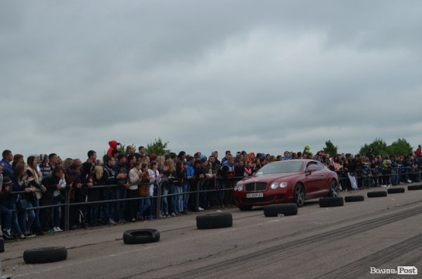 Під Луцьком визначили переможця з дрег-рейсінгу. ФОТО