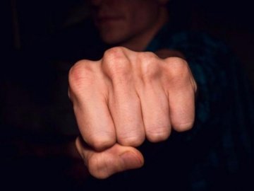 У Херсоні чоловік побив та пограбував жінку в церкві