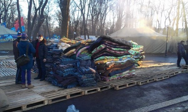 Антимайдан розходиться ‒ регіонали згортають намети. ФОТО