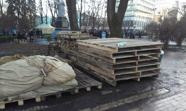 Антимайдан розходиться ‒ регіонали згортають намети. ФОТО