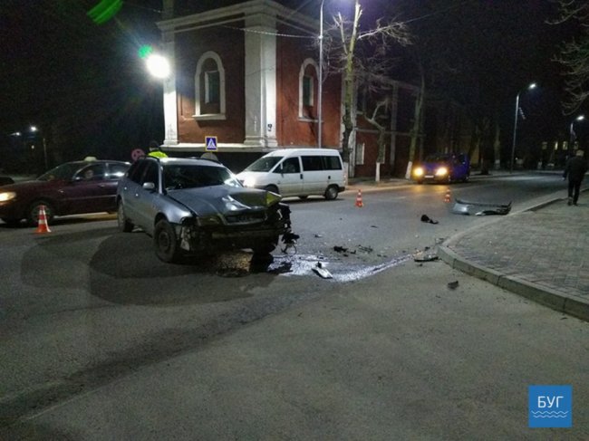 Подробиці аварії у  Володимирі, де авто в'їхало у студентів. ФОТО