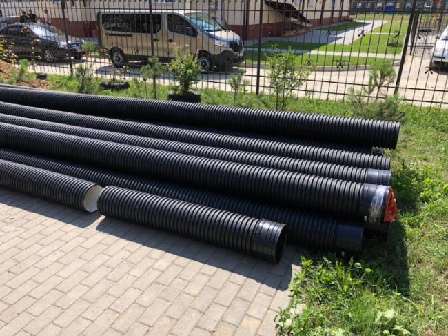 Новий луцький садочок розвалюється через недбалість будівельників